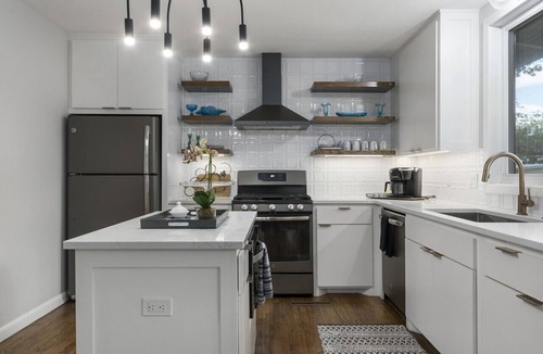 Fredericksburg House | Zentral Haus: 2 Charming Homes 3 blocks from Marketplatz! with Private Hot Tub