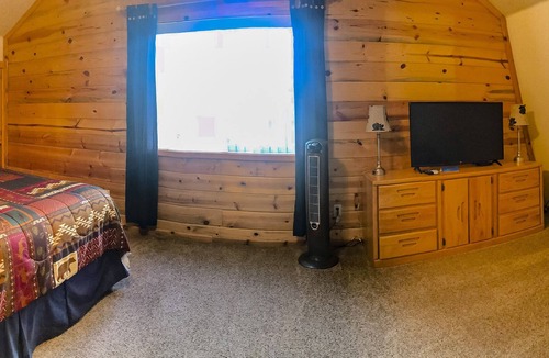 Long Valley Junction Cabin | ZION * BRYCE Midway 3-Story Cabin