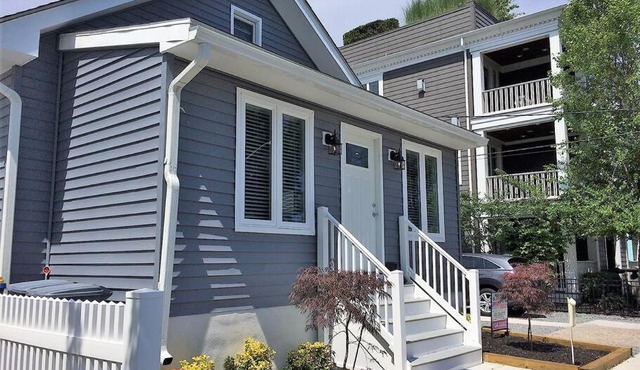 1.5 Blocks off Beach - Remodeled Home