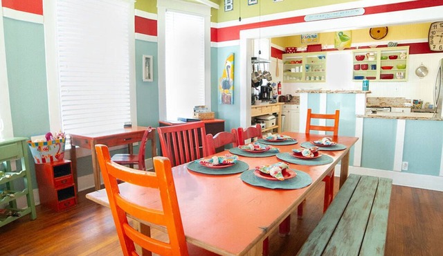 1913 Coastal Cottage-1 Block to BEACH! Private backyard-Pet friendly-FREE WIFI!