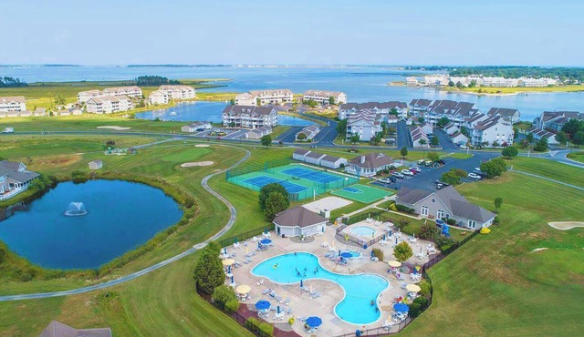 2 bed/2 bath condo in the Bethany Bay Community near Bethany Beach! Excellent view! Pets Allowed! 9-Hole Golf! Seasonal Outdoor Pool! Beach Town!