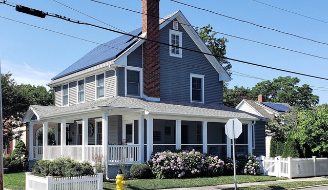 2 blocks to the beach, 1 block to Rehoboth Ave, and pet-friendly.