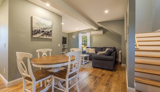 2 BR Renovated Ellsworth Apt! [Cityside Townhouse]
