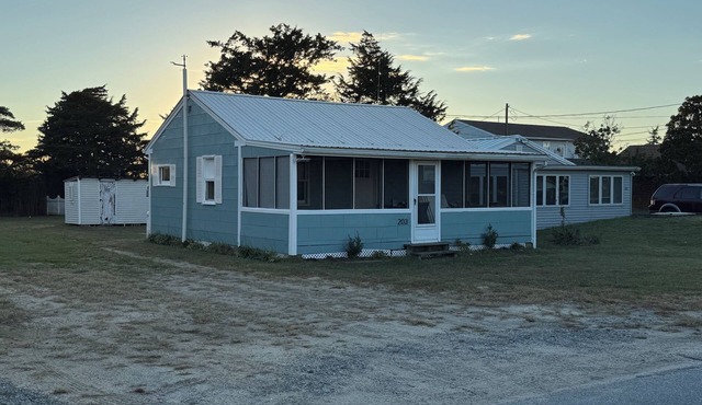 2 Minute walk to the Beach. Tranquil 2-bedroom bungalow with AC/Broadkill Beach