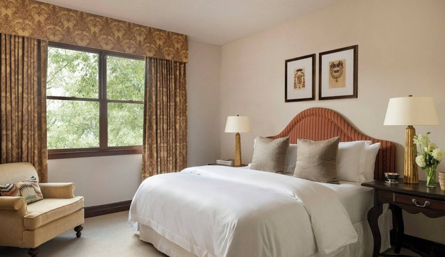 2 Premier Suite Balcony | Hotel Granduca | Elegant Comfort Near The Galleria