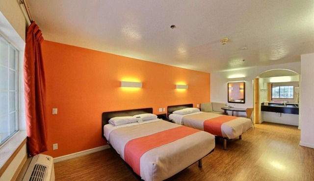 2 Queen Beds| non-smoking