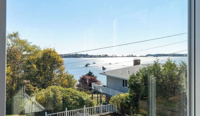 3-bedroom cottage in Harpswell with waterfront access to ash cove