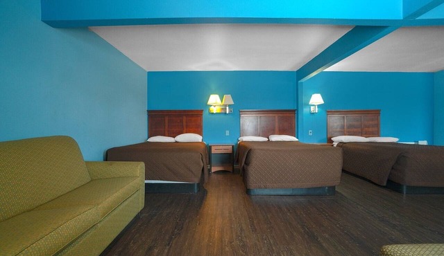 3 Full Bed with Kitchenette