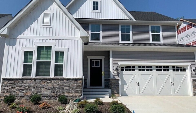 5/6 bedroom, 5 bath, 12 sleeps on beds, 3 LR & 3 ensuit bath, 1 adjoining bath