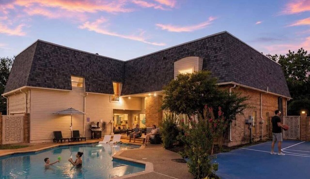 7BR 5BA w Pool, Hot Tub, Sport Court & Game Room