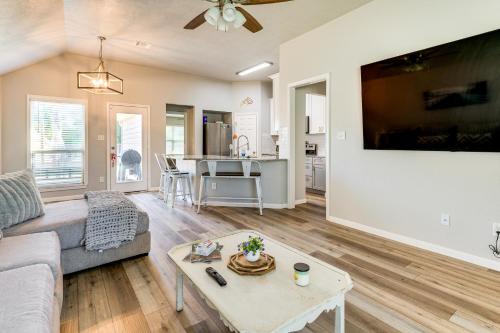 9 Mi to College Station: Dog-Friendly Home w/Yard