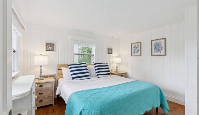 Across the road from Pemaquid Beach — quiet wooded king-bed cabin