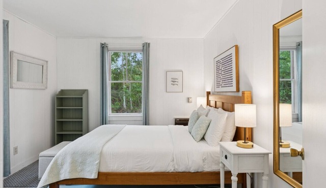 Across the road from Pemaquid Beach — 2-bedroom seasonal family cottage