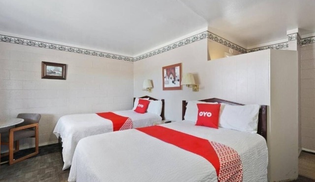 Alpine Stay: Pet-Friendly Room with Private Bathroom Near Local Attractions
