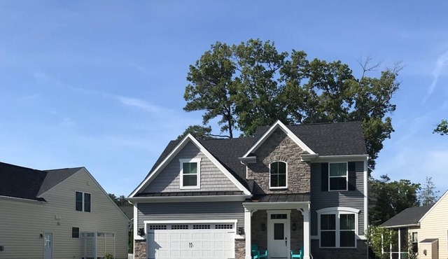 Amazing single family home, biking distance to the beach!