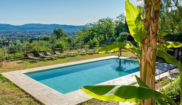 Apartment 'Il Poderaccio Vecchio' with Shared Pool, Wi-Fi and Air Conditioning