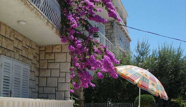 Apartment Ivan - with parking : A2(2) bungalov - Omis, Riviera Omis, Croatia