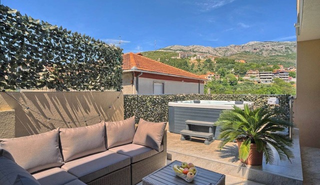 Apartment Relax with Jacuzzi access Split Area