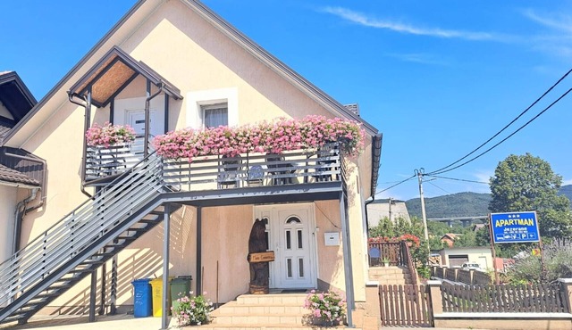 Apartments Jezerane - Four Bedroom Apartment with Balcony