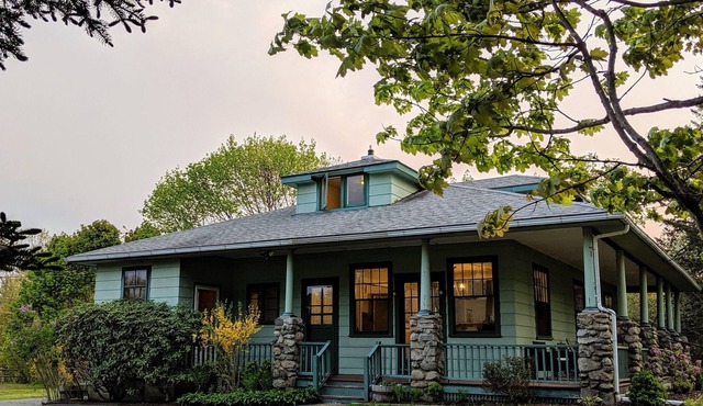 Bar Harbor Craftsman Bungalow Just Steps to Island Explorer