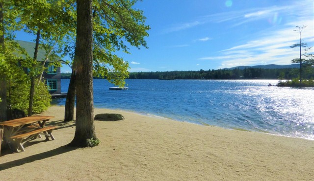 Beach, 10 bedrooms, 20 lovely acres, large gathering spaces, fun activities