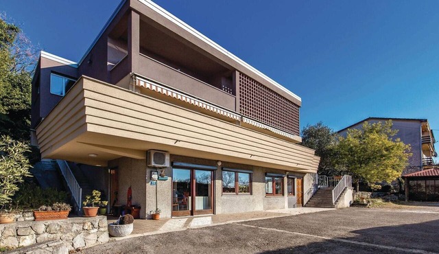 Beach front apartment in Rijeka with WiFi