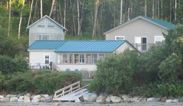 BEACHFRONT COTTAGE ON FRENCHMAN'S BAY Sleeps 7! Only 5 miles from ACADIA!
