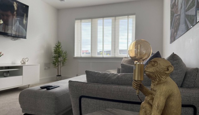 Beautiful 3 bedroom home Luxury Living with City Access & a Peaceful Feel