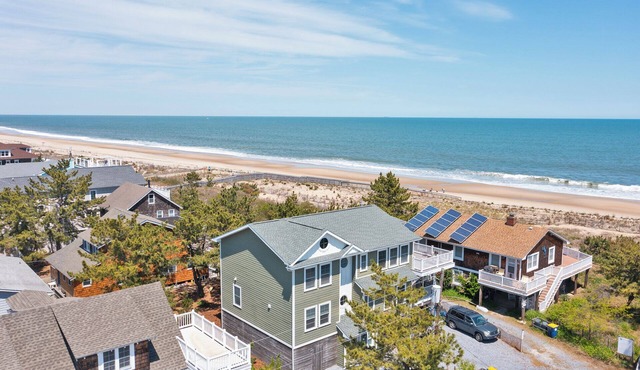 Beautiful 5 bed/4 bath House with Beach Views in Bethany Beach!