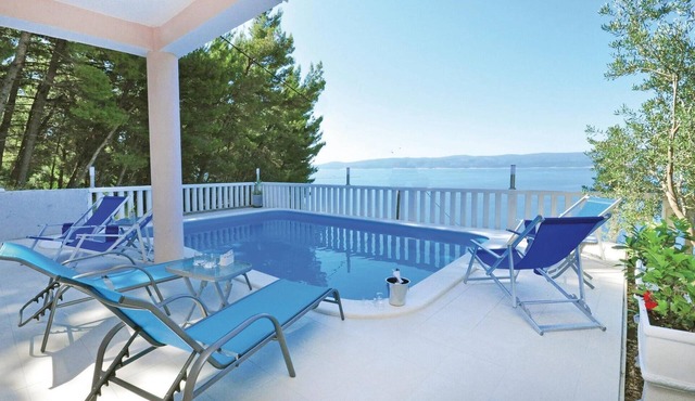 Beautiful apartment in Mimice with WiFi