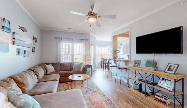 Beautiful condo near ocean with pool, fast WiFi, central AC & washer/dryer