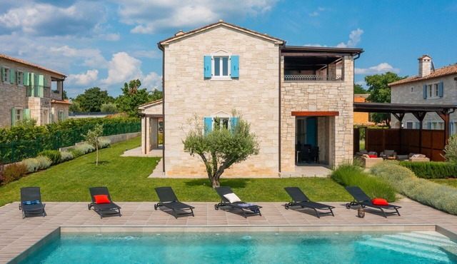 Beautiful private villa with WIFI, A/C, private pool, TV, terrace, pets allowed and panoramic view