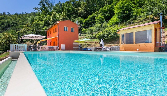 Beautiful private villa for 4 guests with A/C, private pool, WIFI, TV and panoramic view