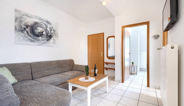 Beautiful spacious apartment (No. 2) with 2 bedrooms 300m from the beach