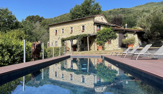 Beautiful Tuscan farmhouse with stunning view and pool