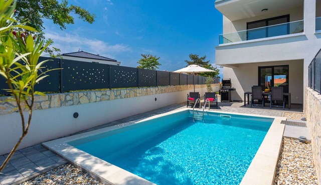 Beautiful villa for 6 people with private pool, WIFI, A/C, TV and terrace