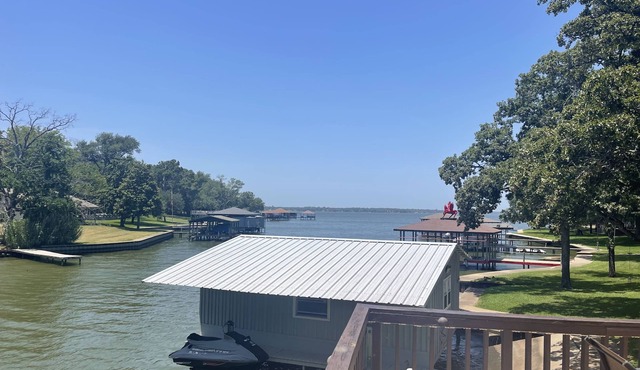 Belle Maison du Lac! Lakefront Retreat with Boathouse & Firepit - Perfect for Family & Friends!