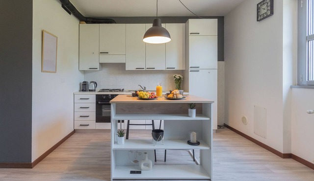 Black Loft Como - Studio Apartment, Sleeps 2 in Como