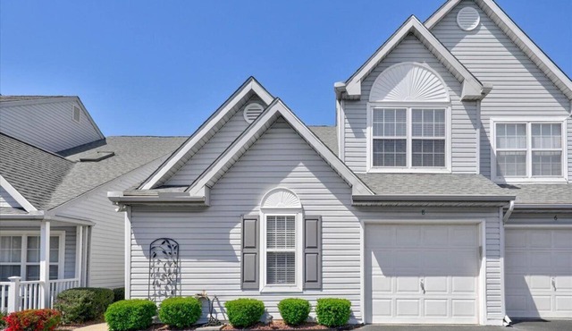BOOKING SUMMER 2026 NOW! REHOBOTH BEACH 5 BDR, SLEEPS 10+, <2 MILES FROM BEACH