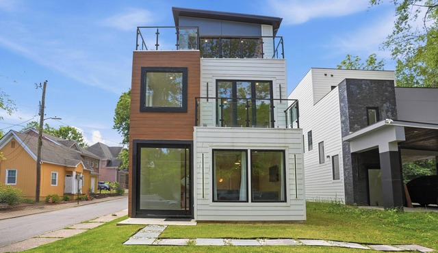 Brand New 3-Story Luxury Home Rooftop Deck Atlanta