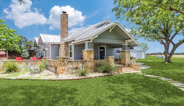 Breathtaking Texas Hill Country Getaway on 10 Acres for Everyone - Sleeps 16