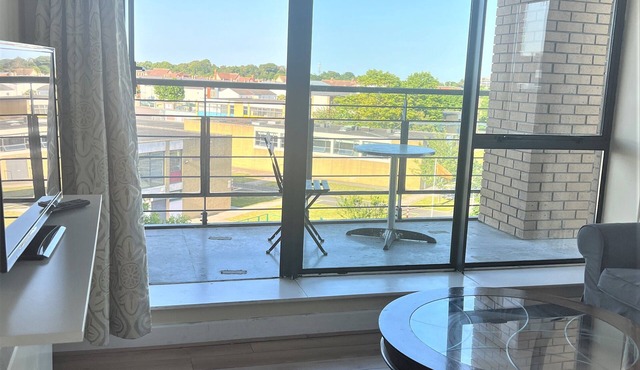 Bright view Apt between dublin airport and city canter
