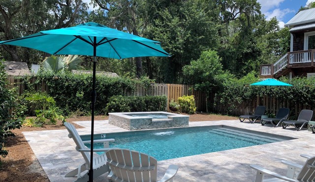 BROADWAY BREEZE ~ Close to Beach/Shopping/Dining ~ Heated Pool - Spa - Sleeps 8