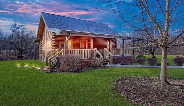 Buck Ridge | Hocking Hills, Rustic Cabin, Hot Tub