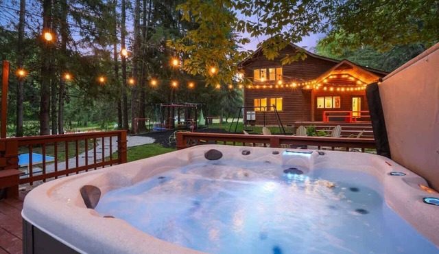 Cabin- Fun & Games, Pickleball, Hot Tub