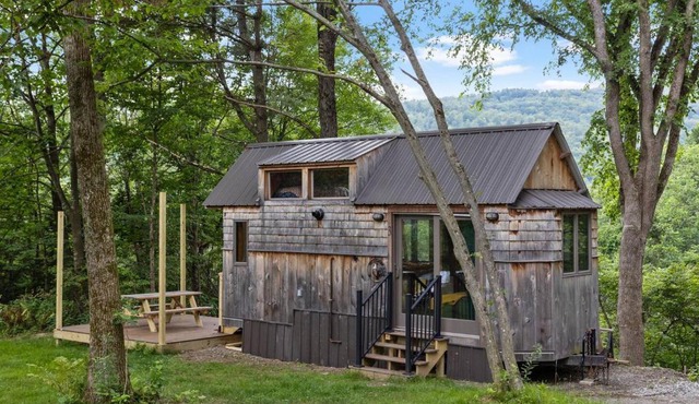 Caboose Tiny Home on river with hot tub near Stowe