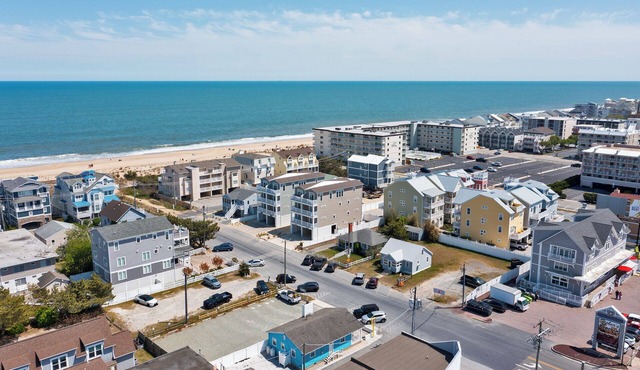 Casa Del Sol, 2 bedroom condo in Fenwick Island! Walking distance to the beach. Free WIFI, Shopping and more!