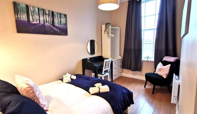 CENTRAL LOCATION 2 BED APT Fast WIFI & TV&KITCHEN