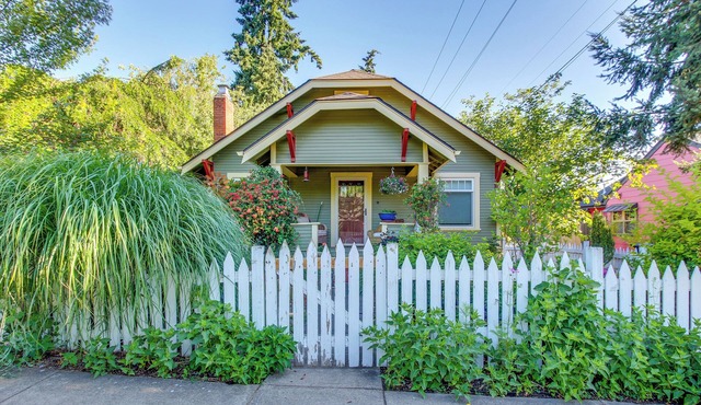 Charming Eugene Vacation Home: 1 Mi to Dtwn!