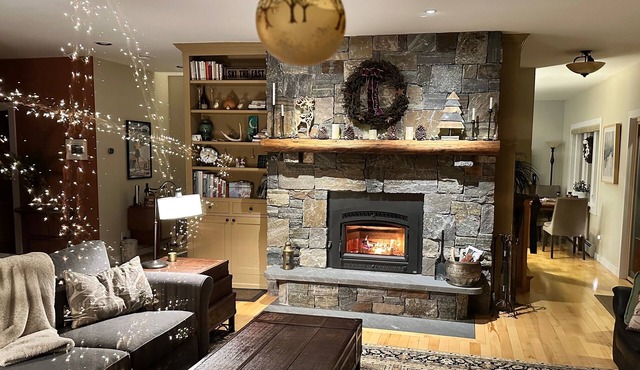 Charming mountain retreat with valley views, walk to Sugarbush Mt Ellen